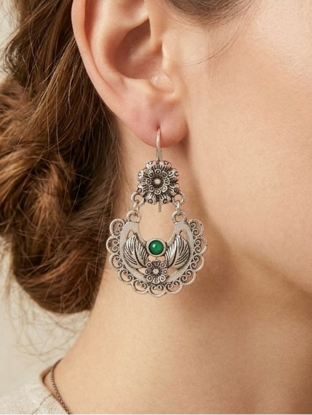 Silver earrings with green stone and ornate scrollwork - Picture 4 of 4